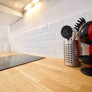 https://appartement-t2-proche-mer-avec-piscine-et-balcon.fr-provencehotel.com