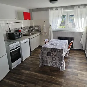 https://la-bourzede.hotels-rhonealpes.com