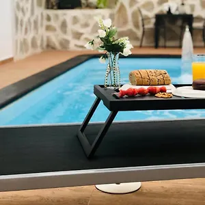 Canaryislandshost L , Nazaret España